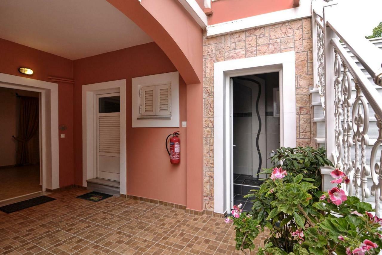 Angela Pool Apartments Agios Georgios Pagon Extérieur photo